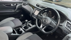 Nissan Qashqai 1.3 DiG-T N-Connecta 5dr [Glass Roof Pack] Petrol Hatchback